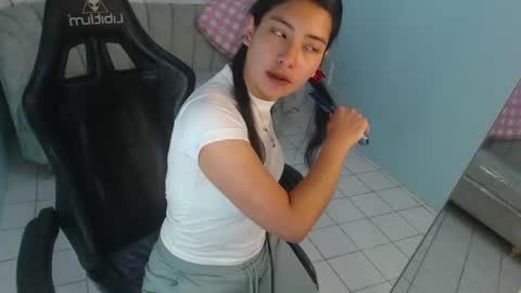 Snapshot of victoria_hernandez_t chatting on July 2026 01:18:02 PM Victoria online show from July 2026 01:18:02 PM