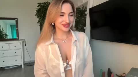 Snapshot of victoria_jess chatting on June 2026 01:17:02 PM Victoria online show from June 2026 01:17:02 PM
