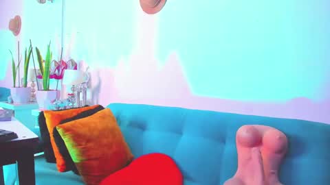 Victoria  online show from February 2025 10:43:01 PM