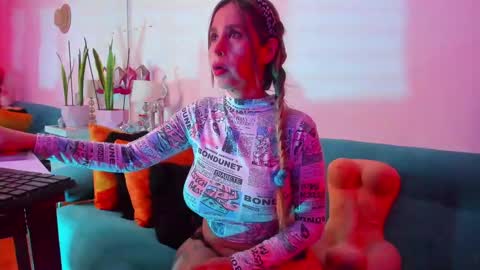 Victoria  online show from February 2025 07:06:02 PM