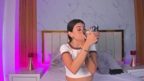  Victoria Lozano  online show from January 2025 12:15:02 PM