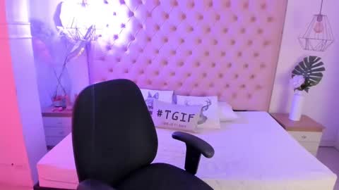 victoria_kitt online show from October 2025 07:03:02 PM