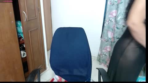 Snapshot of victoria_milf06 chatting on February 2026 10:42:02 AM victoria online show from February 2026 10:42:02 AM