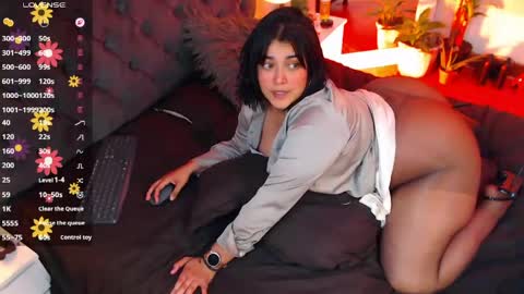 Snapshot of victoria_monteroo chatting on May 2026 01:54:02 AM Call me Vic online show from May 2026 01:54:02 AM