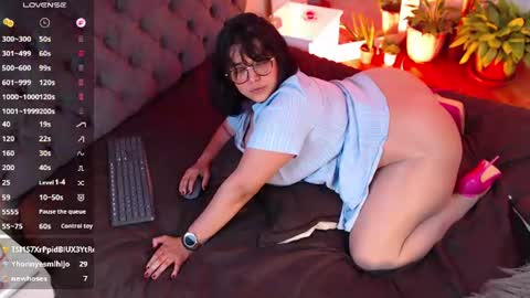 Snapshot of victoria_monteroo chatting on June 2026 03:25:01 AM Call me Vic online show from June 2026 03:25:01 AM