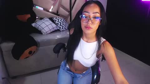 Victoria  online show from February 2025 05:04:01 PM