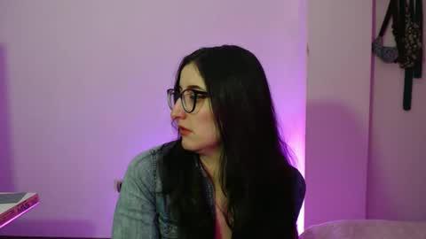 Victoria online show from November 2025 08:42:02 PM