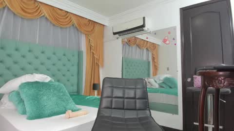 victoria_sweets_ online show from February 2025 01:55:01 AM