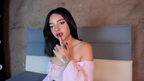 victoriaa2_doll online show from December 2025 12:01:02 PM