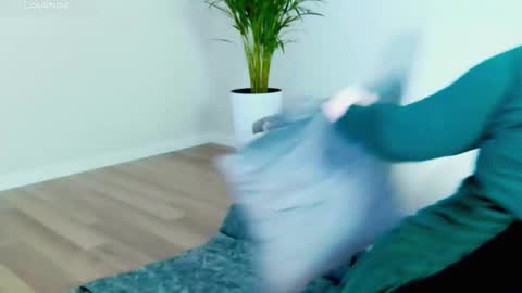 Miss V online show from November 2025 05:39:01 AM