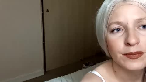 victoriaqueen1990 online show from December 2024 01:58:02 AM