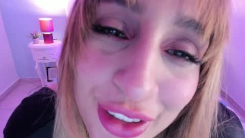 Snapshot of viiooleet chatting on February 2025 01:09:02 PM Violet online show from February 2025 01:09:02 PM