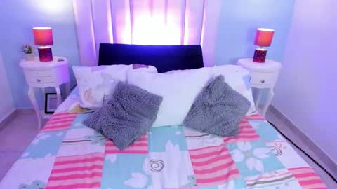 Snapshot of viiooleet chatting on October 2025 12:19:02 PM Violet online show from October 2025 12:19:02 PM