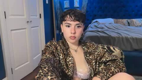 Snapshot of viiperthevixen chatting on July 2026 11:32:01 PM viipertheviixen online show from July 2026 11:32:01 PM