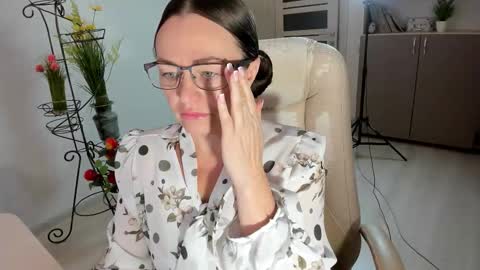 Ukrainian-woman online show from November 2025 06:50:01 AM