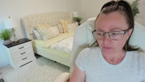 Ukrainian-woman online show from June 2026 02:55:01 PM