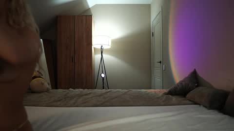 VIKKI online show from October 2025 10:48:02 AM