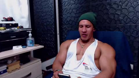 Viktor Herrera online show from February 2025 03:40:01 AM