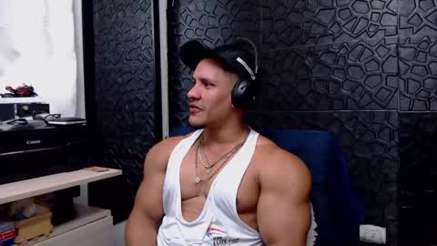 Viktor Herrera online show from March 2025 07:11:02 PM