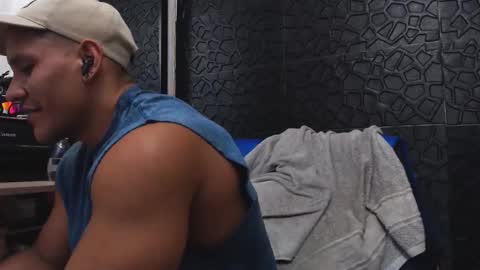 Viktor Herrera online show from September 2025 08:00:02 PM