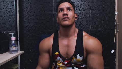 Viktor Herrera online show from October 2025 03:04:01 AM