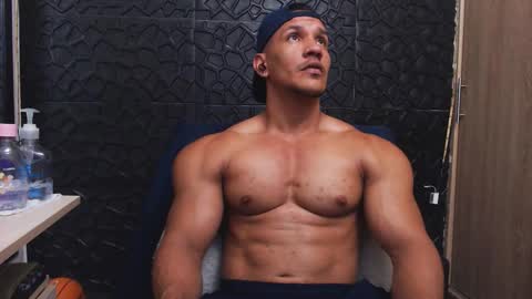 Viktor Herrera online show from October 2025 04:00:01 PM