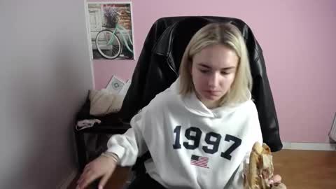 viktoria_lovely online show from March 2026 07:33:02 AM