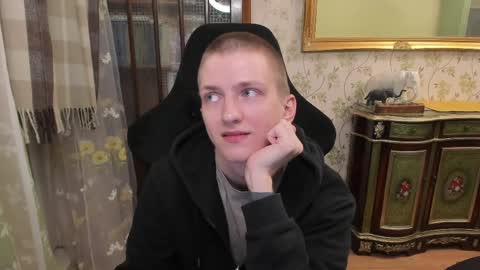 Dimoooooon online show from April 2026 07:58:01 PM