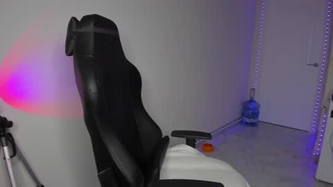 Vincent Strong online show from January 2025 12:28:02 PM