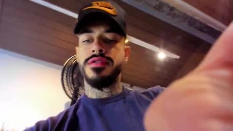 Snapshot of vinzenzrizzo chatting on October 2025 03:43:02 AM ---Vinzen--- online show from October 2025 03:43:02 AM