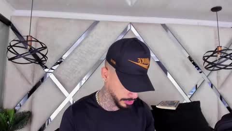 Snapshot of vinzenzrizzo chatting on November 2025 05:19:01 AM ---Vinzen--- online show from November 2025 05:19:01 AM