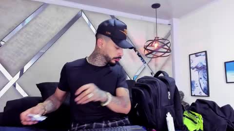 Snapshot of vinzenzrizzo chatting on November 2025 05:28:02 AM ---Vinzen--- online show from November 2025 05:28:02 AM