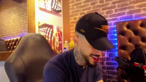 Snapshot of vinzenzrizzo chatting on November 2025 06:48:02 PM ---Vinzen--- online show from November 2025 06:48:02 PM