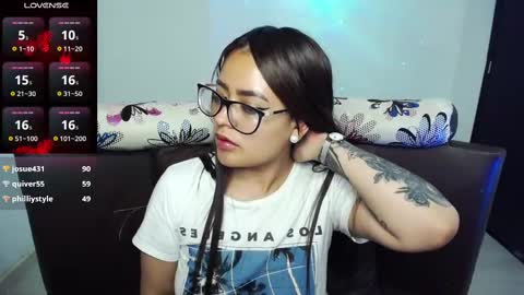 Snapshot of vio_let_ chatting on February 2025 03:47:02 AM Daniela online show from February 2025 03:47:02 AM