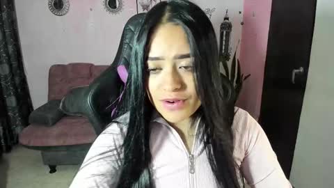 Snapshot of vio_let_ chatting on September 2025 06:04:02 AM Daniela online show from September 2025 06:04:02 AM