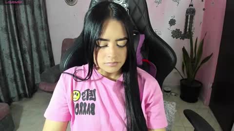 Snapshot of vio_let_ chatting on September 2025 04:39:02 AM Daniela online show from September 2025 04:39:02 AM