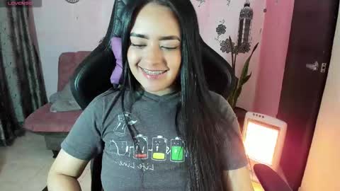 Snapshot of vio_let_ chatting on October 2025 07:47:02 AM Daniela online show from October 2025 07:47:02 AM