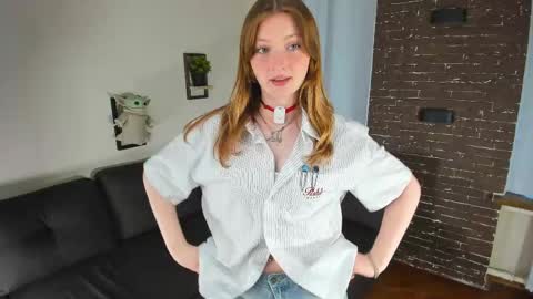 Snapshot of viola_larson chatting on May 2026 05:11:01 PM Viola but friends call me Sisi online show from May 2026 05:11:01 PM