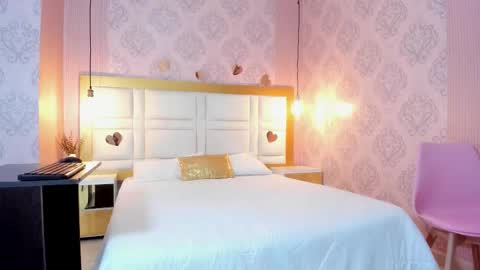 Snapshot of violet15petite chatting on February 2026 11:55:01 AM Violet online show from February 2026 11:55:01 AM