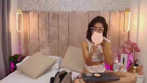 Violeta online show from September 2025 01:00:01 PM