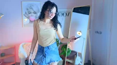Snapshot of violet__15 chatting on July 2026 12:11:01 PM violet__15 online show from July 2026 12:11:01 PM