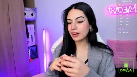 Snapshot of violet_catt chatting on March 2025 10:16:01 PM Violeta online show from March 2025 10:16:01 PM