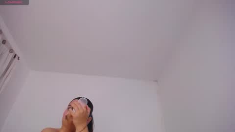 Snapshot of violet_giraldo chatting on February 2026 03:48:02 PM violet_giraldo online show from February 2026 03:48:02 PM