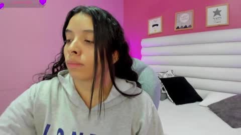 Snapshot of violet_sinclair chatting on April 2026 11:32:01 AM violet_sinclair online show from April 2026 11:32:01 AM