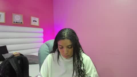 Snapshot of violet_sinclair chatting on April 2026 11:19:02 AM violet_sinclair online show from April 2026 11:19:02 AM