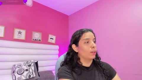 Snapshot of violet_sinclair chatting on May 2026 11:27:01 AM violet_sinclair online show from May 2026 11:27:01 AM