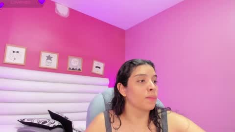 Snapshot of violet_sinclair chatting on May 2026 11:17:02 AM violet_sinclair online show from May 2026 11:17:02 AM