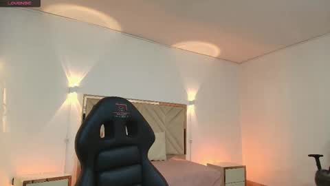 violet_tay1 online show from October 2025 11:00:02 AM