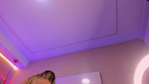 Snapshot of violeta_abel chatting on October 2025 11:01:01 AM Violeta online show from October 2025 11:01:01 AM