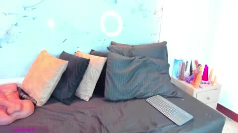 Violet  online show from October 2025 05:51:02 AM